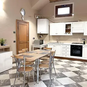 https://prestigioso-flat-al-piano-ferrara.emilia-romagnahotels.net